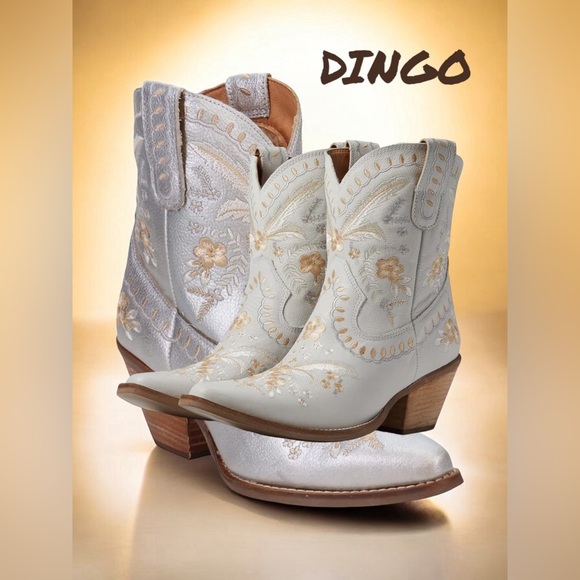 dingo Shoes - NWT DINGO Cowboy Boots 9.5 SILVER METALLIC Women’s Medium For Sale!